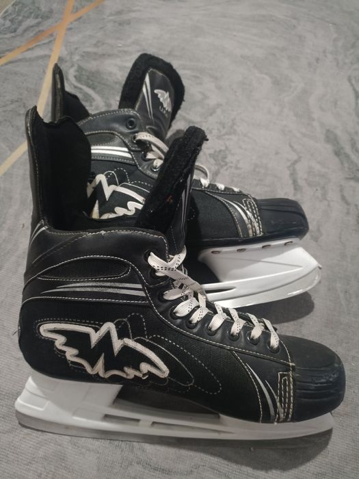 Хоккейные коньки