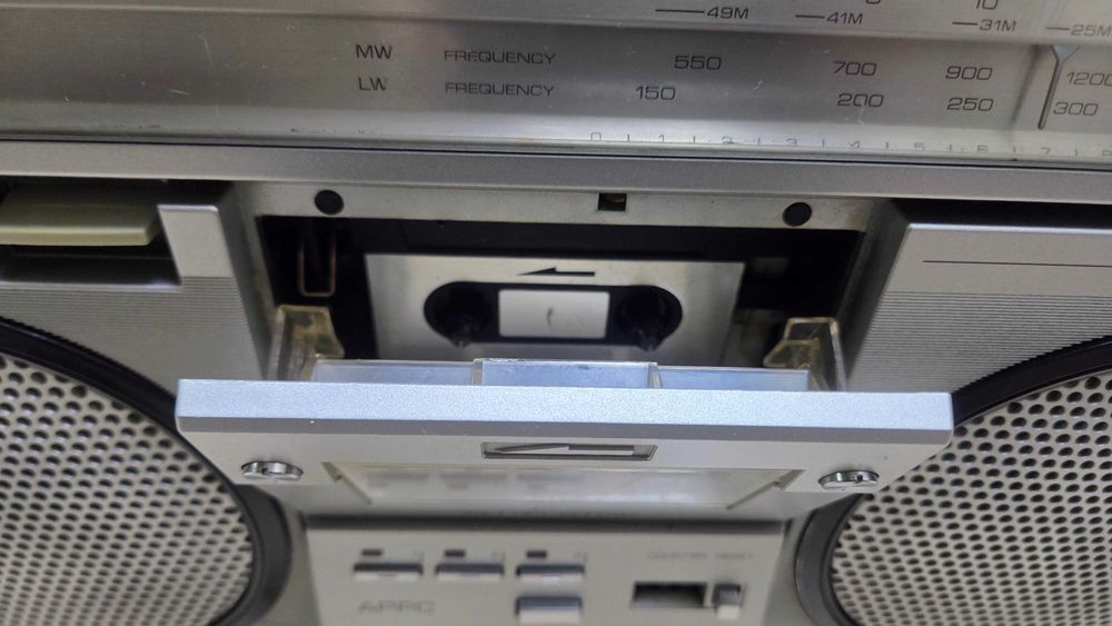 Radiocasetofon veche
