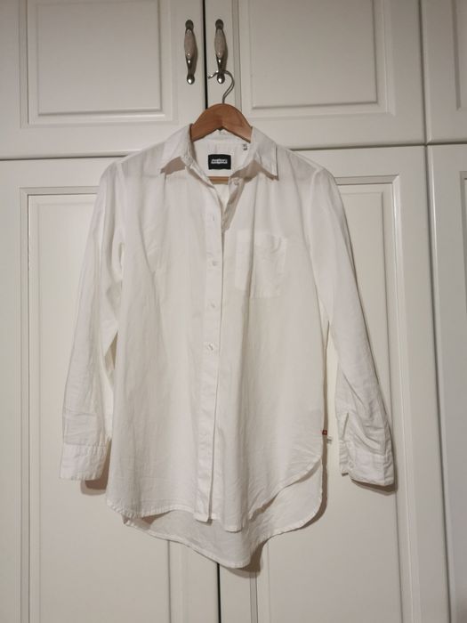 Две ризи, дънкова и бяла