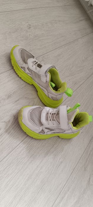 Кроссовки летние