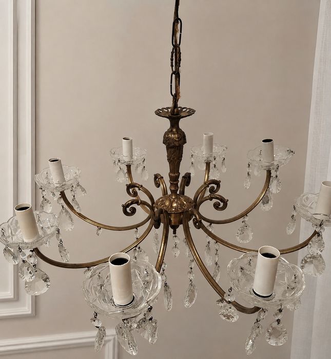 Candelabru antic în stil Victorian cu 8 brate din alama masiva și elemente din cristal,piesa cu o lucrătură de o foarte mare finețe