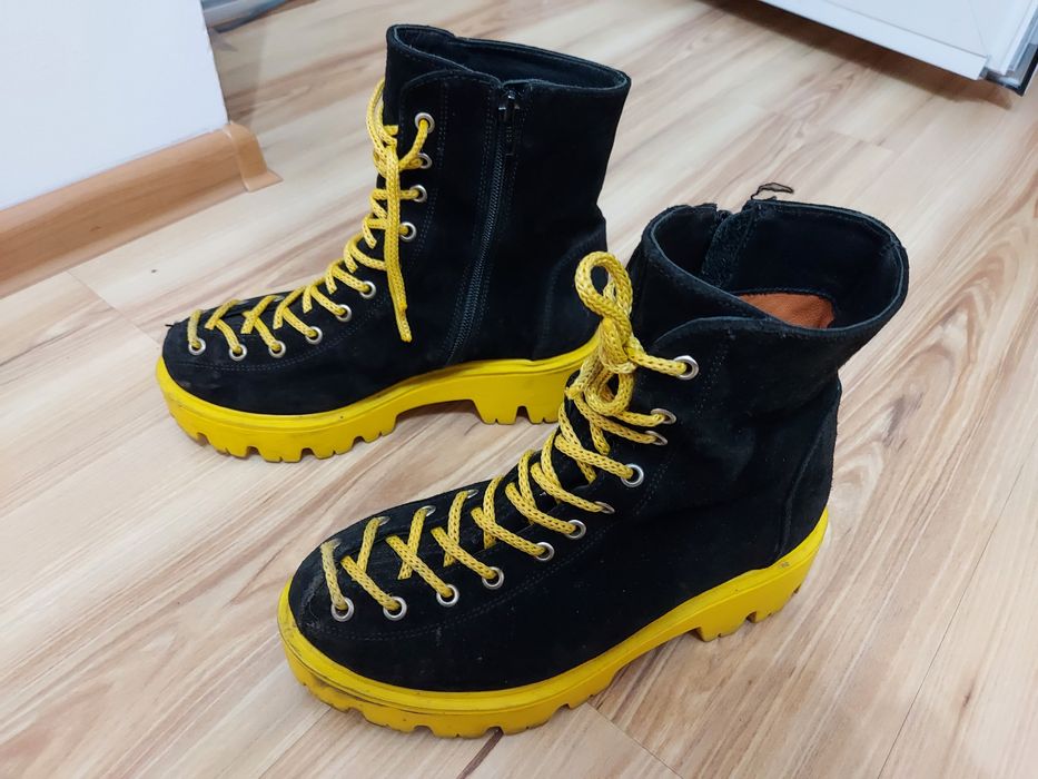 Vand ghete piele model deosebit