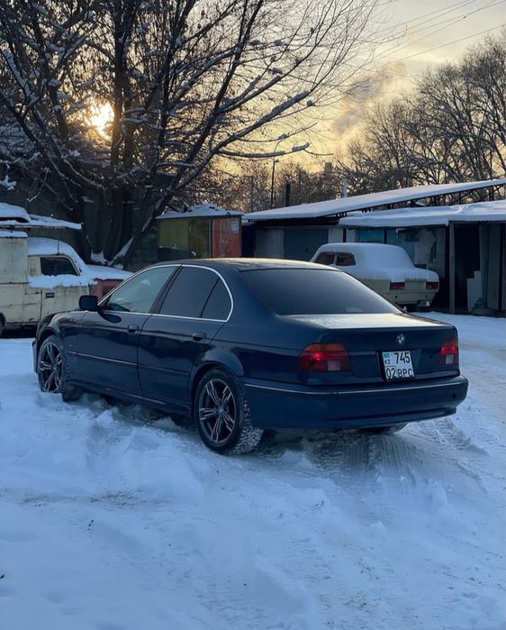 Продам машину BMW528i