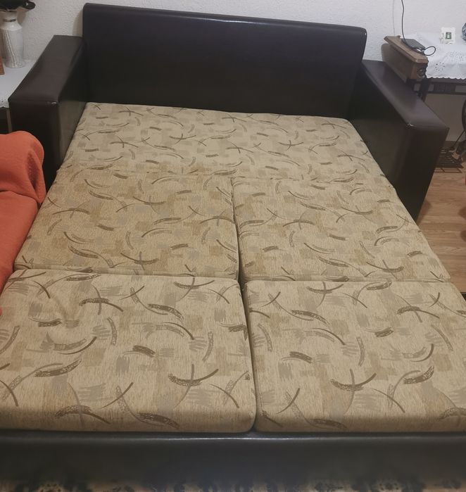 Разтегателен диван