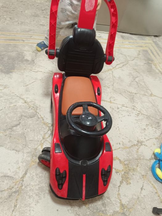 Продам машинку с ручкой