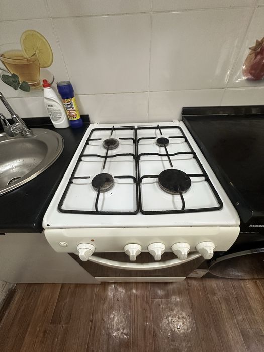 Продам газовую плиту