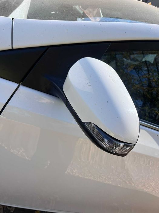 Oglinda stanga / dreapta completa Toyota Auris 2016 combi break - pret per bucata