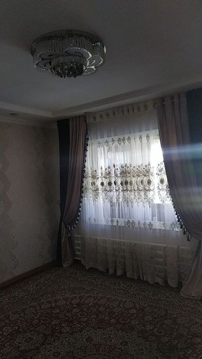 Uy sotiladi. Yakkasaroy