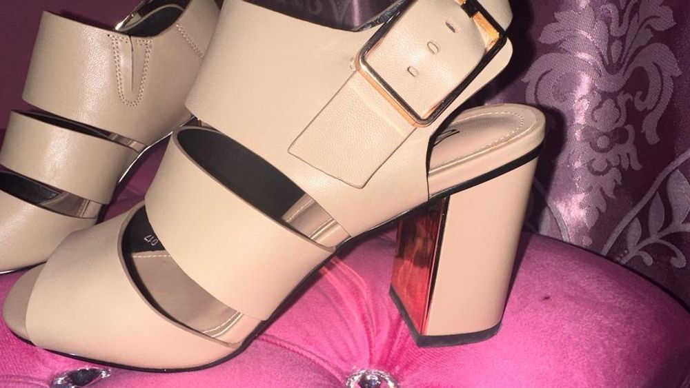 Продам Босоножки