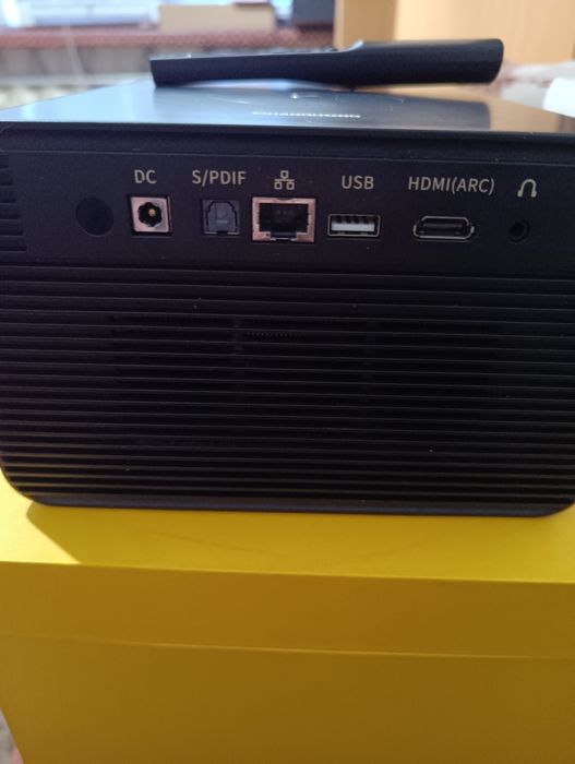 Проектор Changhong c300 DLP.