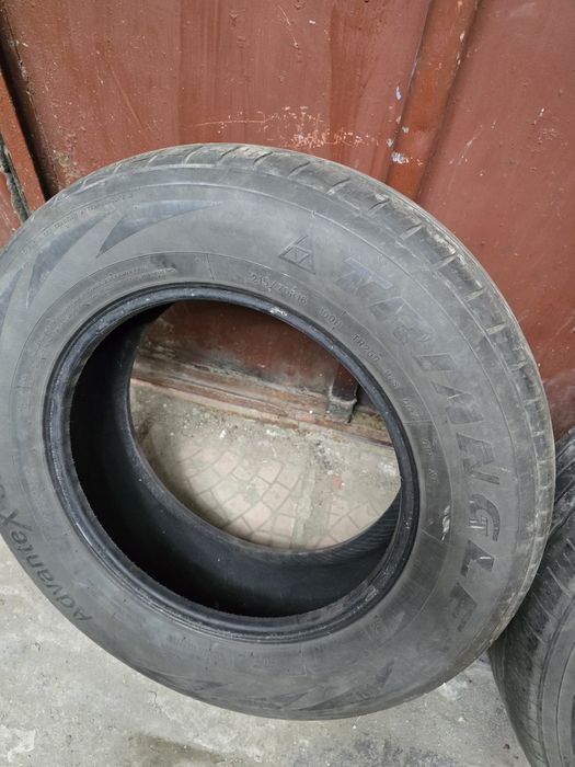 Продам шины 215/70  r16
