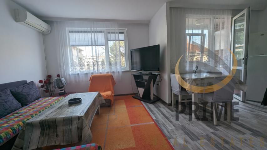 Център тристаен апартамент обзаведен