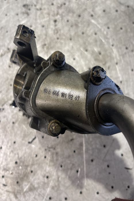Pompa ulei A 646 181 02 47 Mercedes-Benz Sprinter a 2-a generatie 906