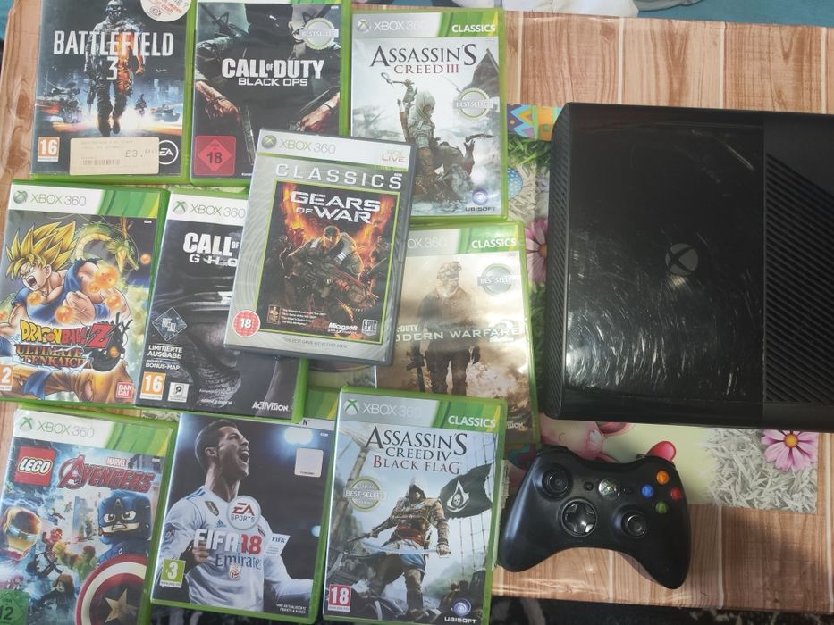 Vând Consola Retro Xbox 360e 500gb  2015 varianta rara, consum mic curent,compatibil TV tub, ideal retro si modabila,9 jocuri pe disc inclus.