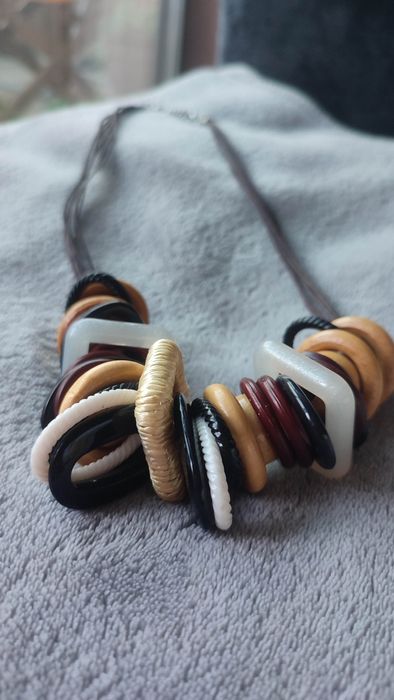 Колекция от накити, гердани, гривни и бижута