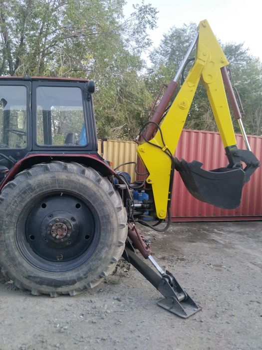 Продаю трактор экскаватор ЮМЗ