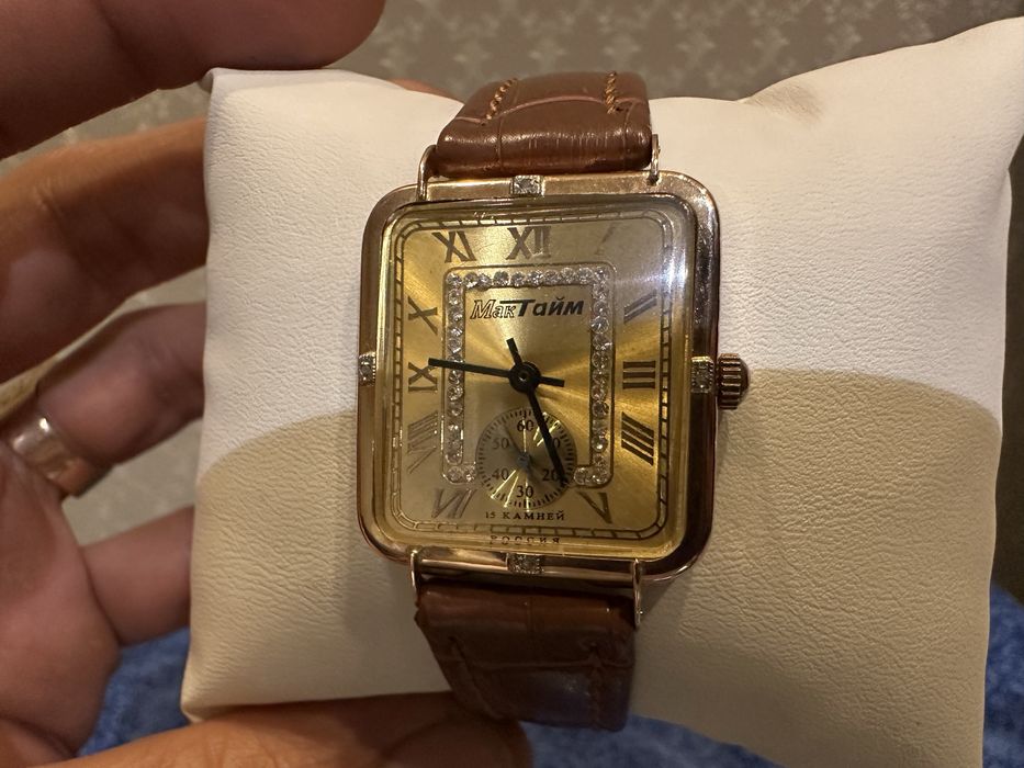 * MакТайм золотые часы с брилиантами 583 пробы со звездой смотрятся кр