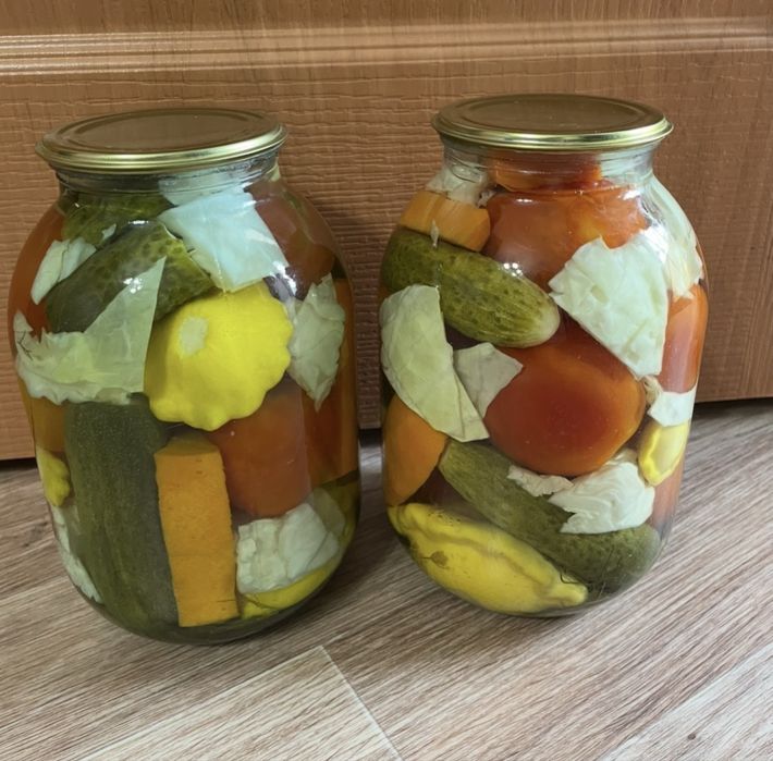 Ассорти соленья, свежие