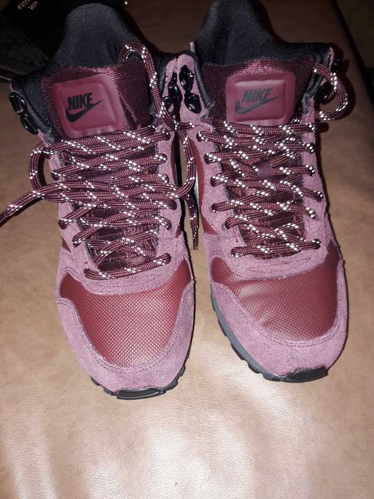 Найк кецове и адидас