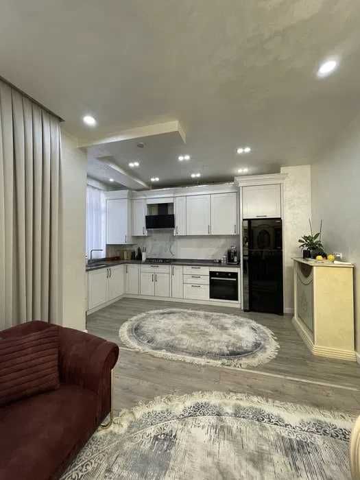 Сдаётся  квартира 4-х ком. Golden house Parisien