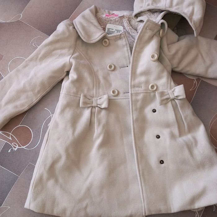 Пальто на девочку 4-5лет
