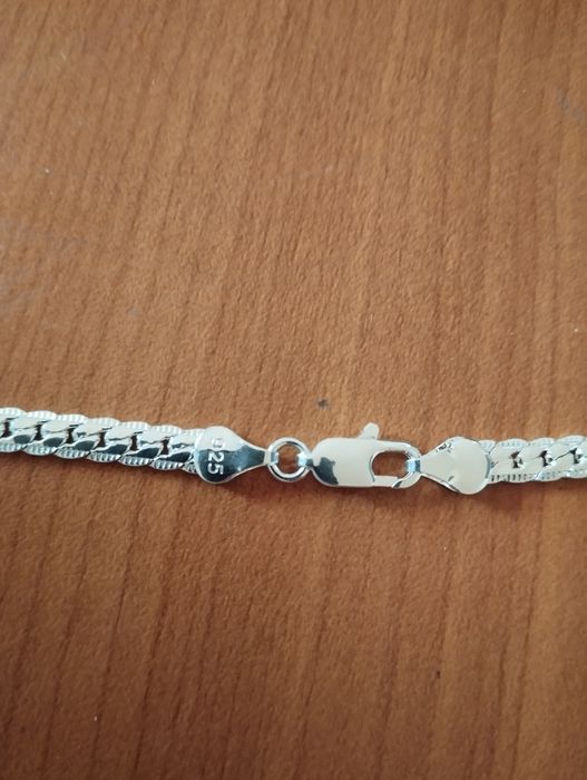 Vând lanț și două brățări