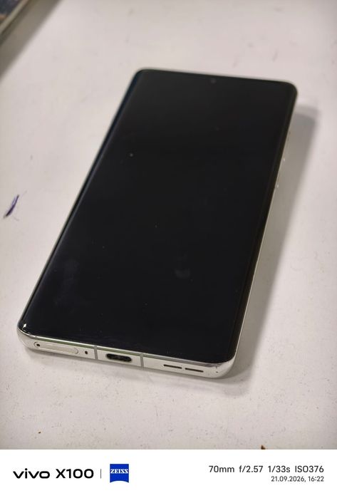 Телефон OnePlus 12 с дефектами обмен