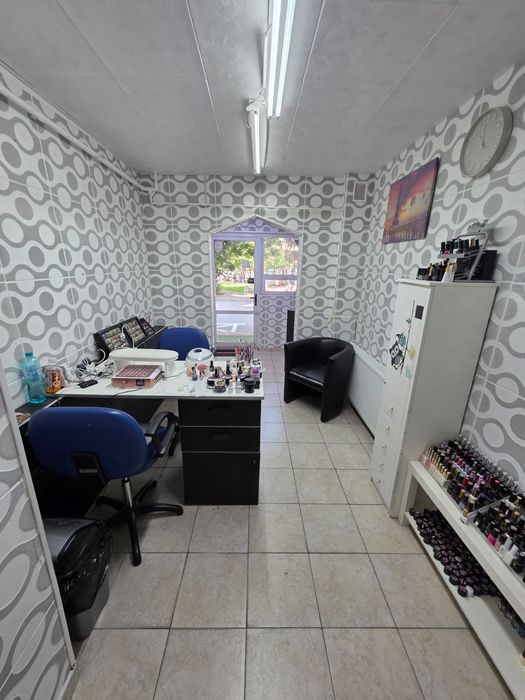 Spatiu comercial de inchiriat zona Dristor,pretabil coafor/ frizerie