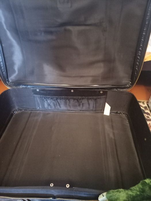 Продам кожаный советский чемодан