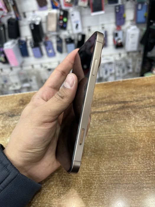 iPhone XR в корпусе iPhone 16 Pro