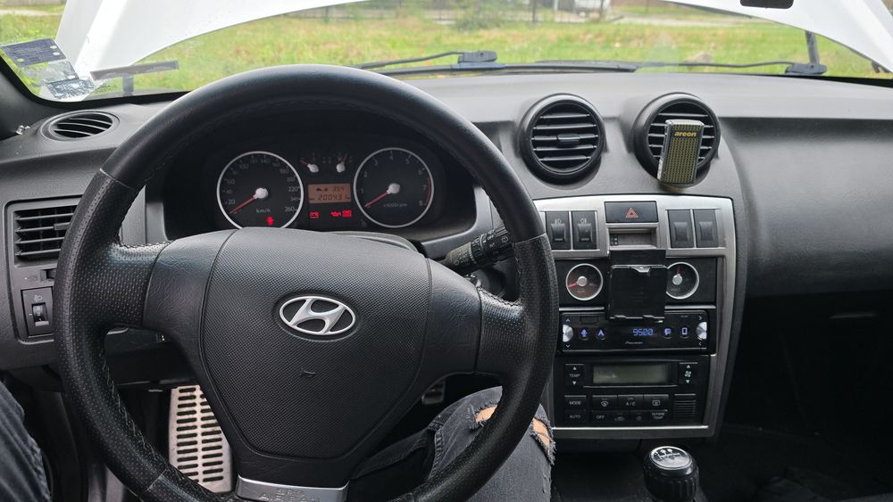 Hyundai  coupe 2.7