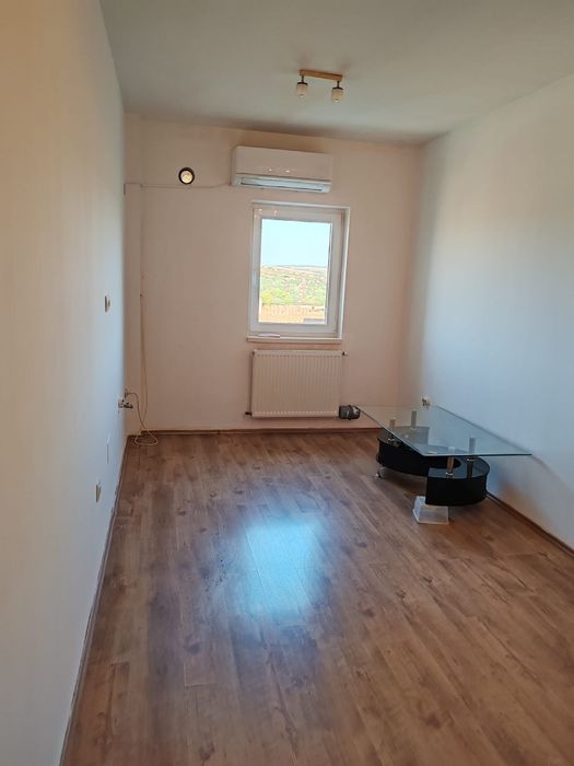 Vând apartament recent renovat cu 2 camere in Paleu.