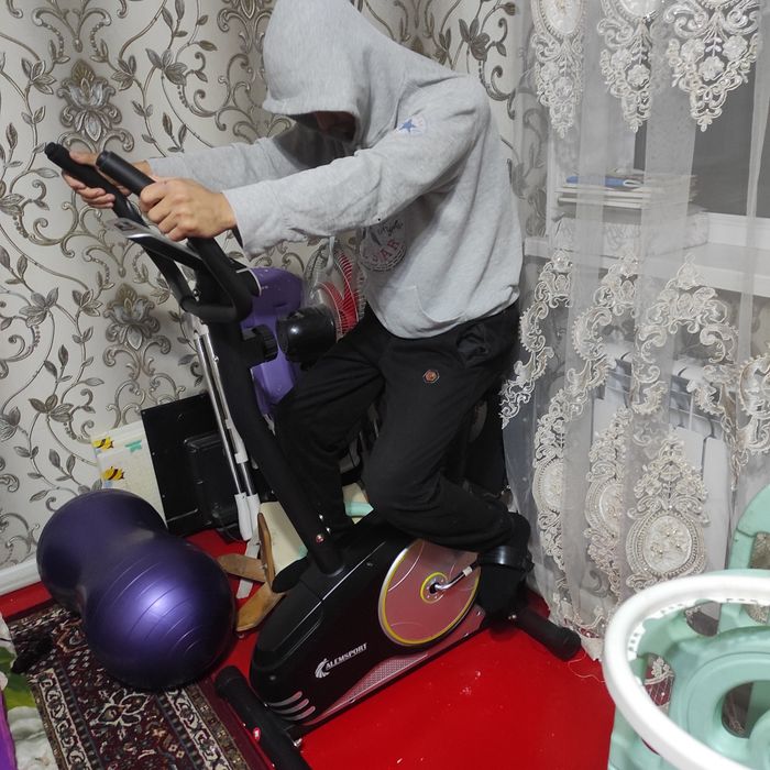 Массажный кресло комплект и тренажерный велик