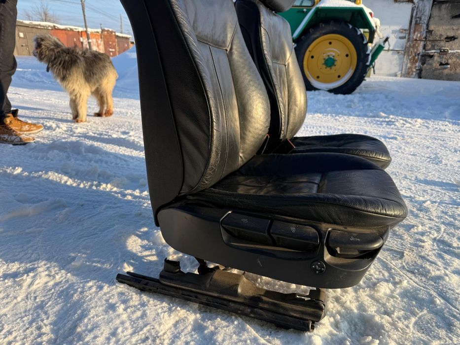 Передние сиденья Е38