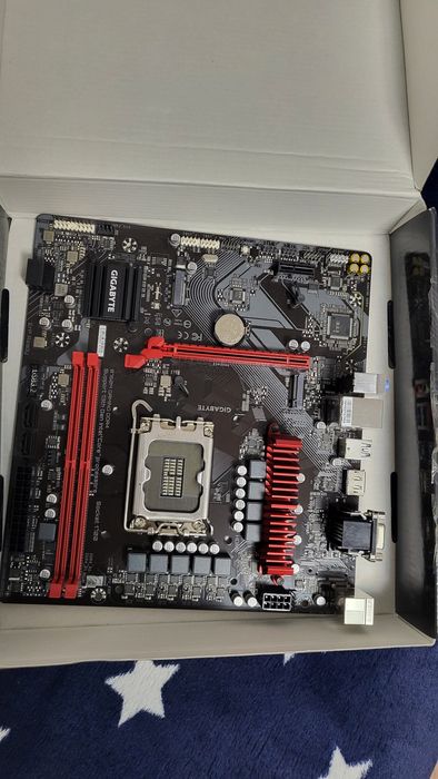 Vând placa de bază