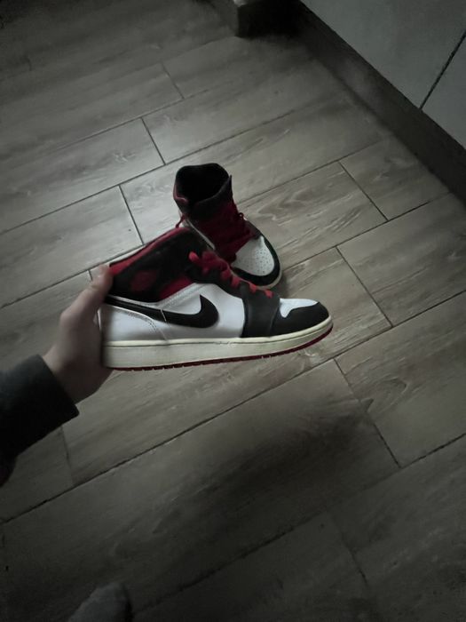 Jordan 1 mid Gym Red Black toe