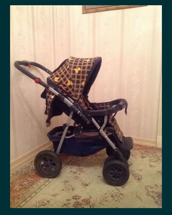 Продам коляску ( чехлы съемные, можно стирать)