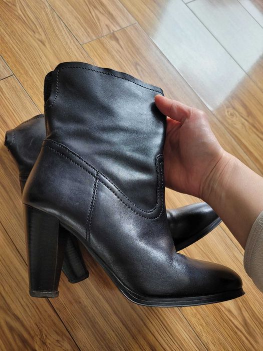 Botine negre din piele