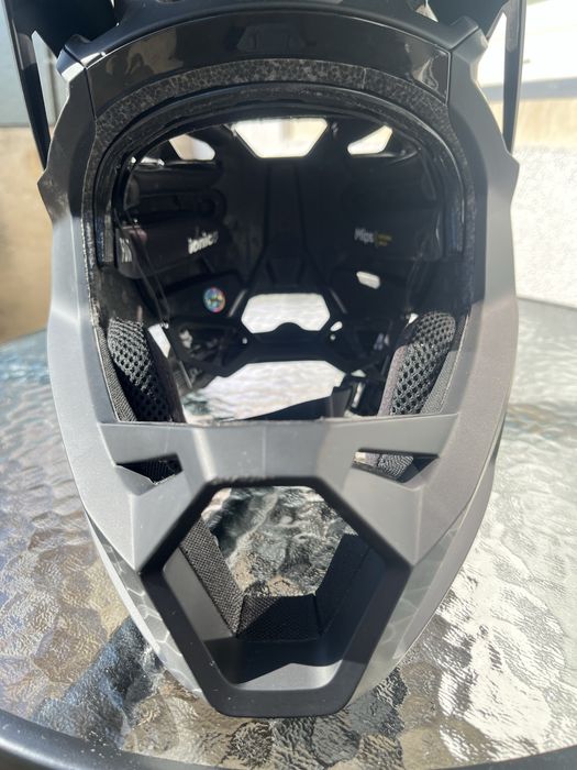 Каска FOX Proframe RS с MIPS с наколенки