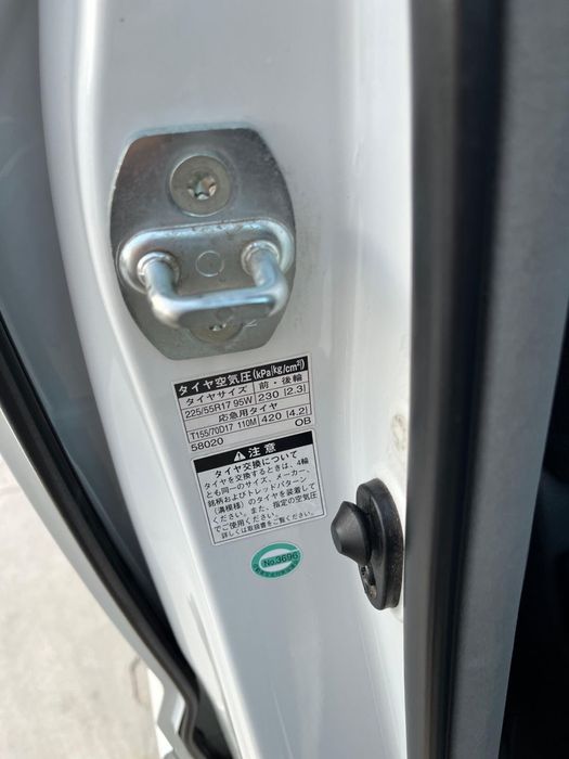 Тойота алфард.