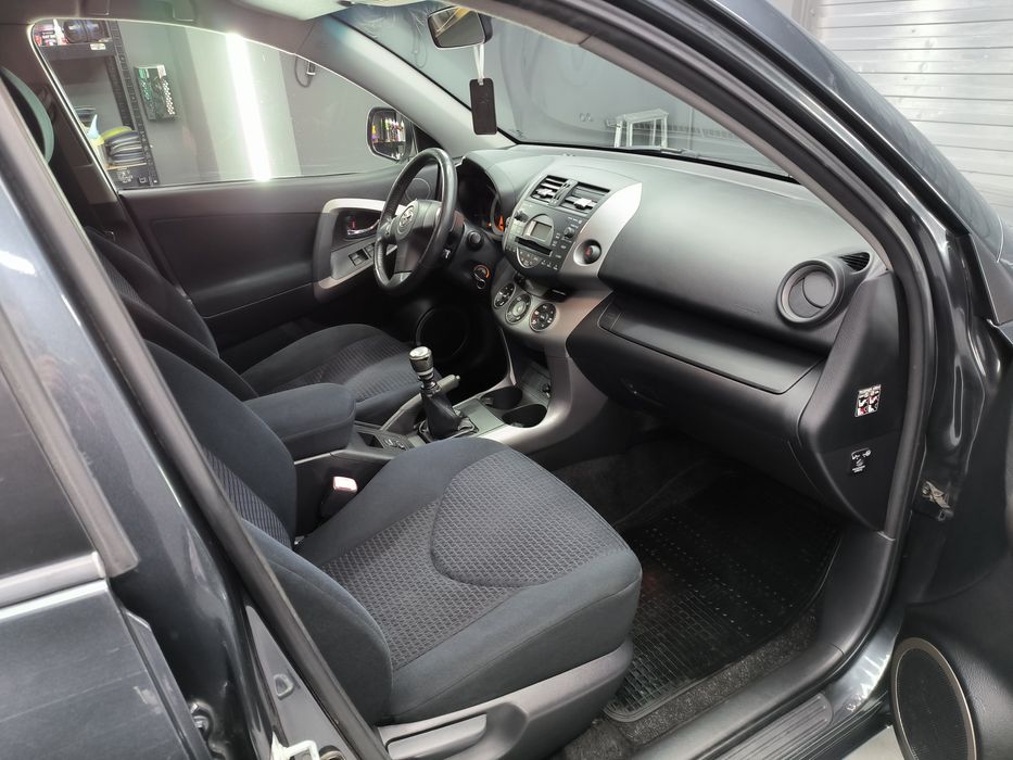 VAND.     Toyota.  Rav4