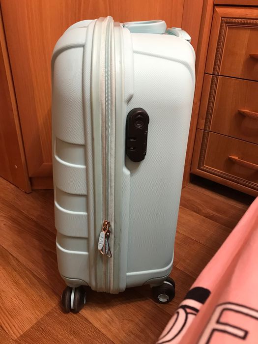 Продам Чемодан для поездок