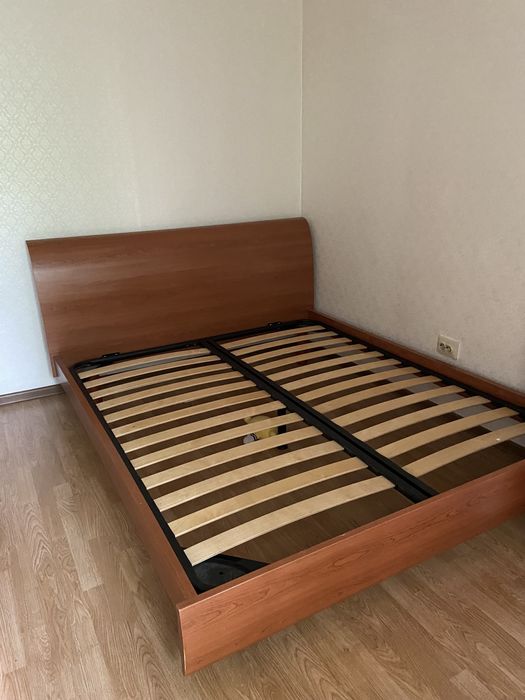 Продам кровать без матраса