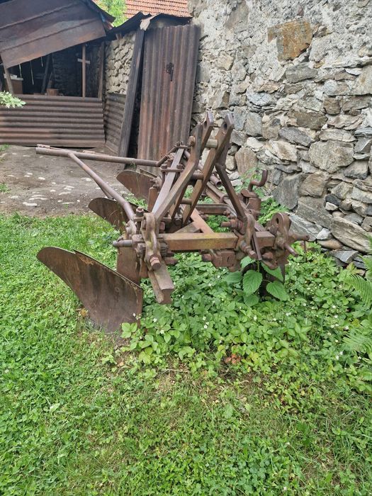 Vând tractor U650
