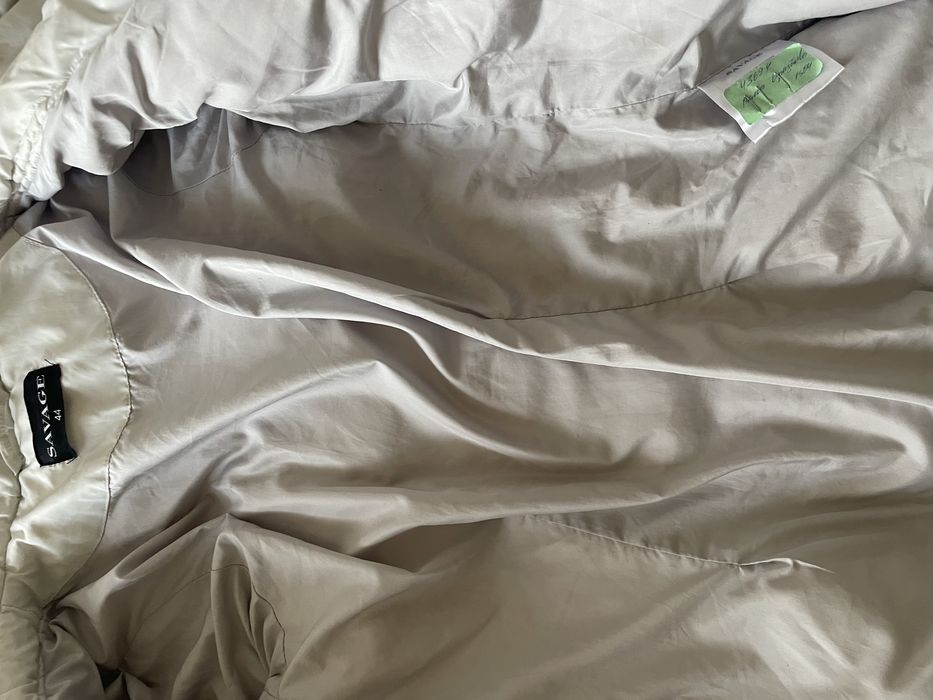 Куртка белая.