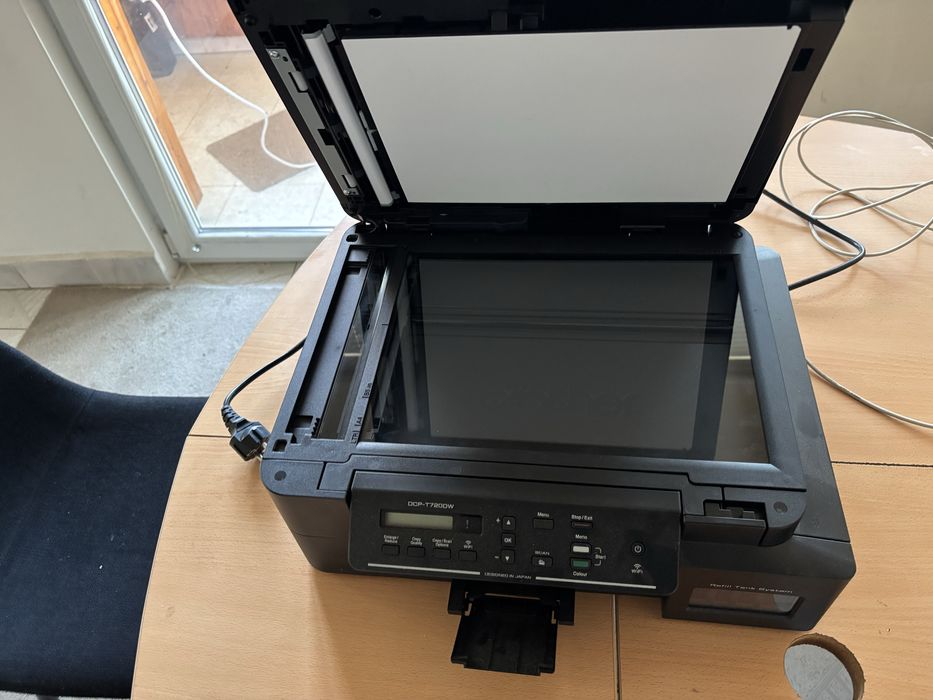 Продавам Принтер Brother DC T720DW Без забележки и с пълни консумативи