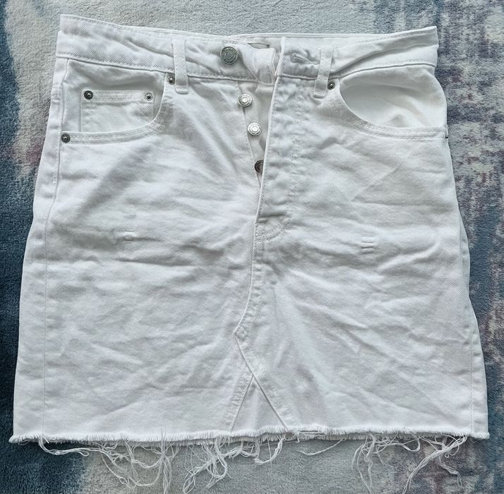 Бяла дънкова пола