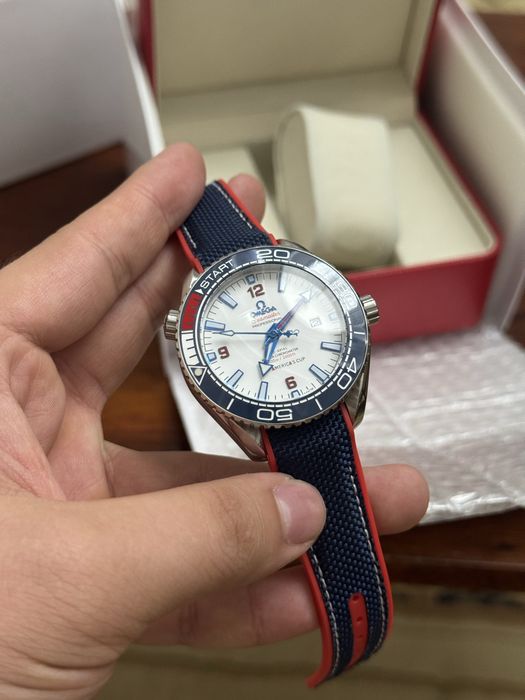 часы Omega новый