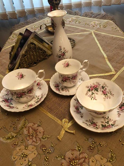 Royal Albert Lavender Rose- три сета и вазичка