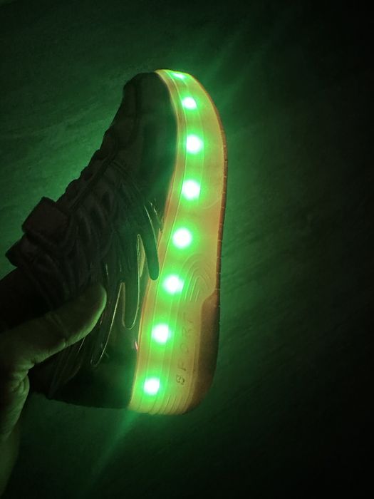 Adidasi Sports cu role detasabile si lumici cu incarcare usb